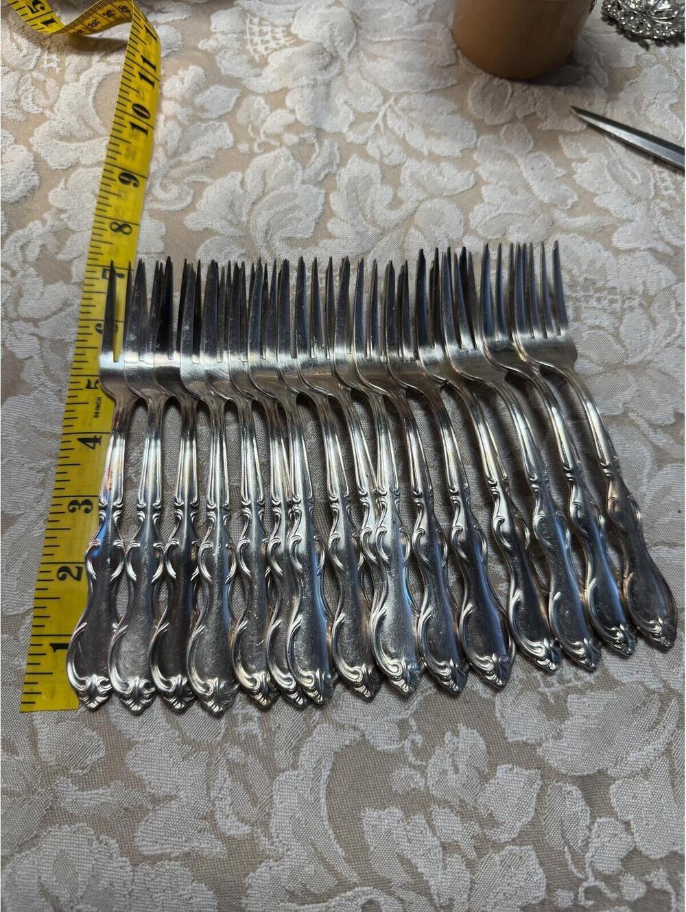 VTG Lot of 16 Silver Dinner Forks Silverplate Flatware Taiwan
